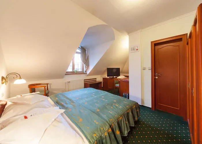Agh Hotel
