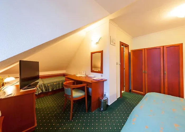 Agh Hotel