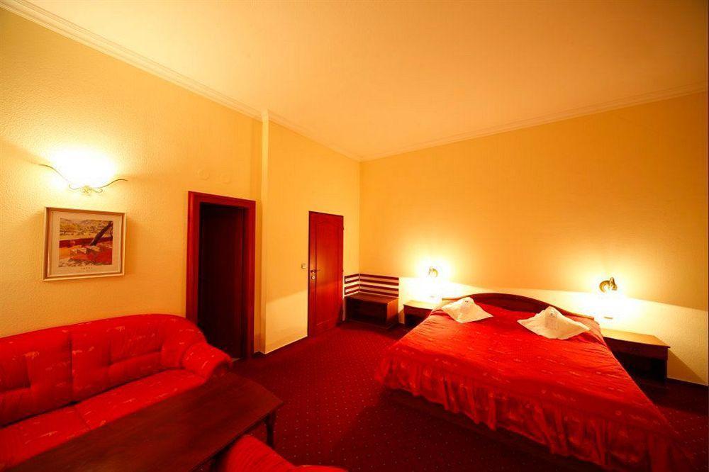 Hotel Agh 4*
