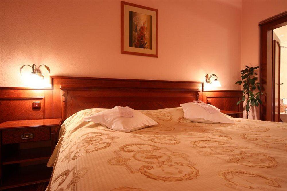 Hotel Agh Roznov pod Radhostem