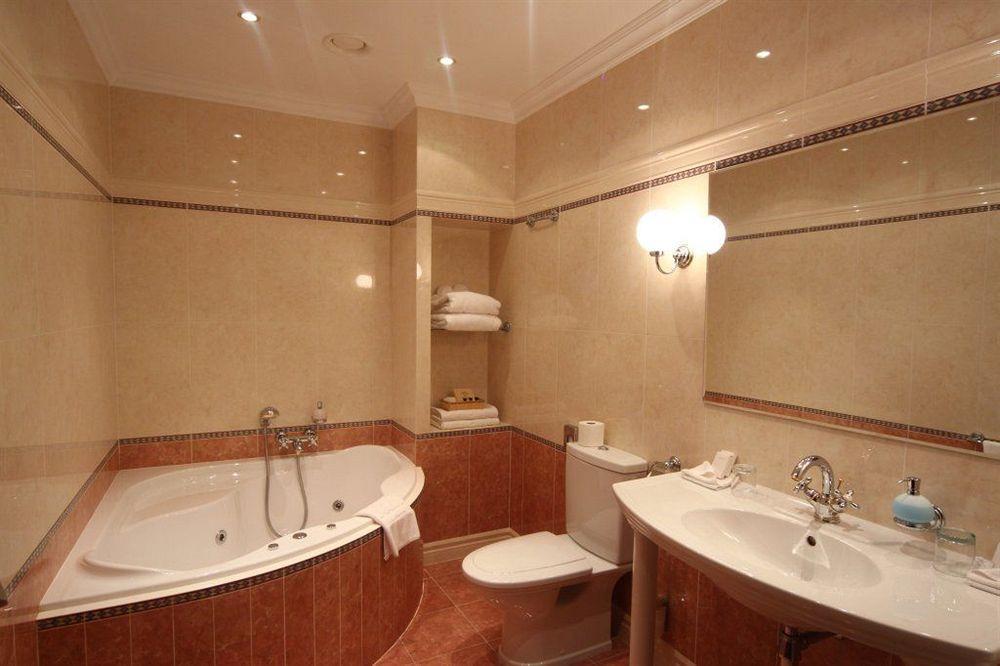 Hotel Agh 4*