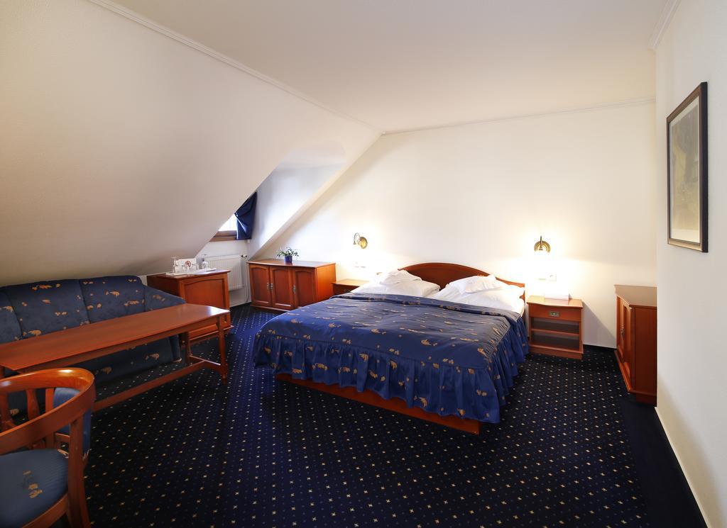 Agh Hotel 4*