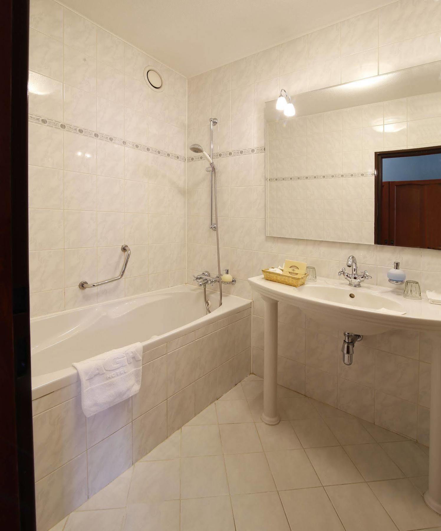 Hotel Agh 4*