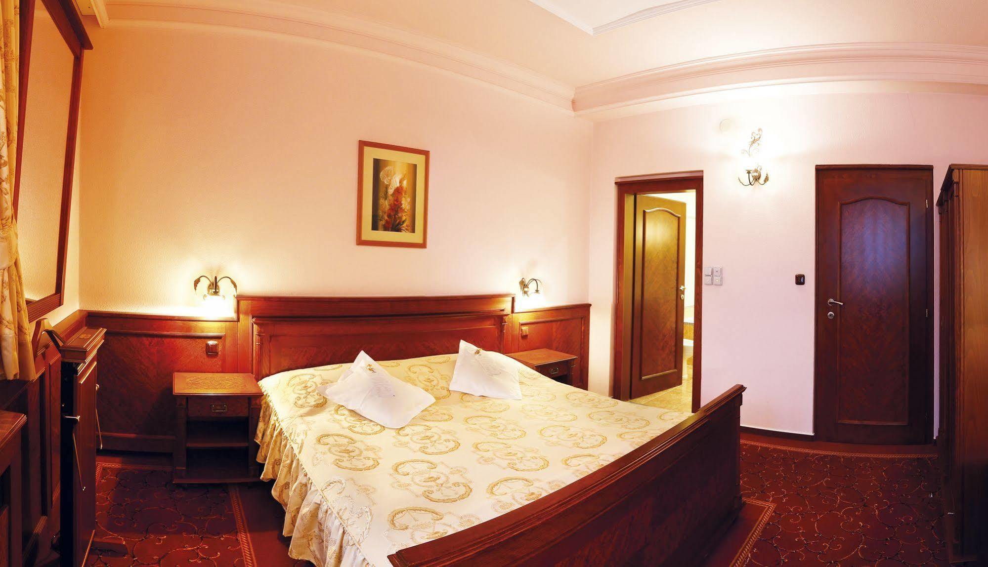Hotel Agh Roznov pod Radhostem