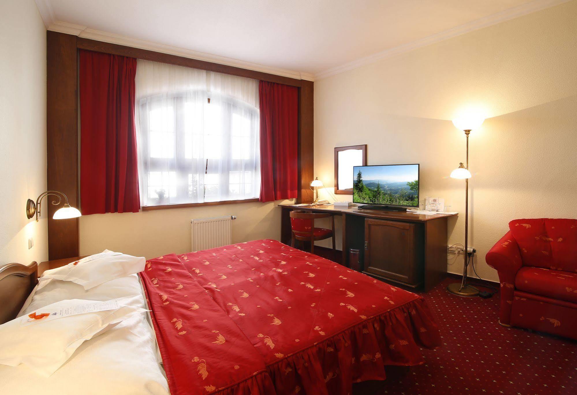 Hotel Agh 4*